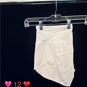 🎀Lululemon Athletica White Speed Shorts🎀